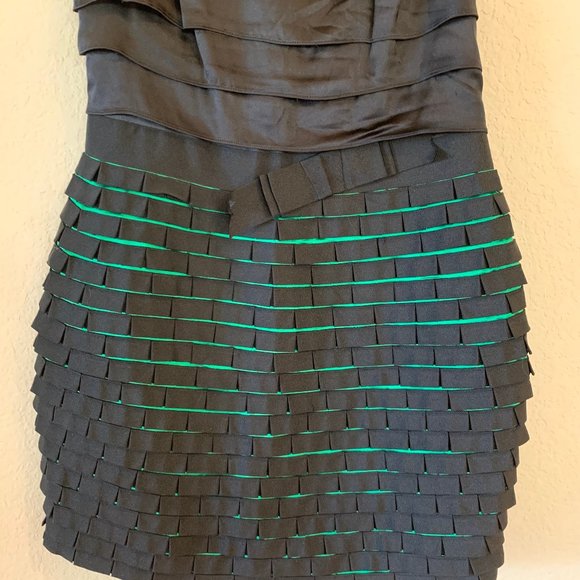 Karen Millen cocktail dress - black with green details - size 6 - Picture 3 of 4